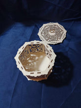 Load image into Gallery viewer, Filigree boxes