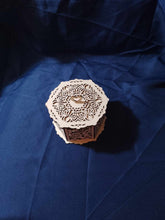 Load image into Gallery viewer, Filigree boxes
