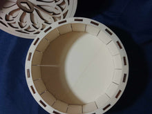 Load image into Gallery viewer, Filigree boxes