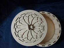 Load image into Gallery viewer, Filigree boxes