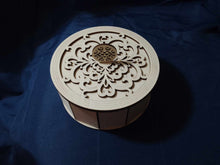 Load image into Gallery viewer, Filigree boxes
