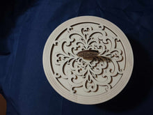 Load image into Gallery viewer, Filigree boxes