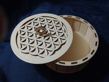 Load image into Gallery viewer, Filigree boxes