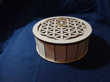 Load image into Gallery viewer, Filigree boxes