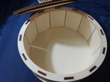 Load image into Gallery viewer, Filigree boxes