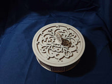 Load image into Gallery viewer, Filigree boxes