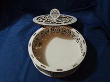 Load image into Gallery viewer, Filigree boxes