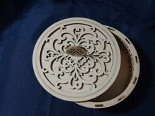 Load image into Gallery viewer, Filigree boxes