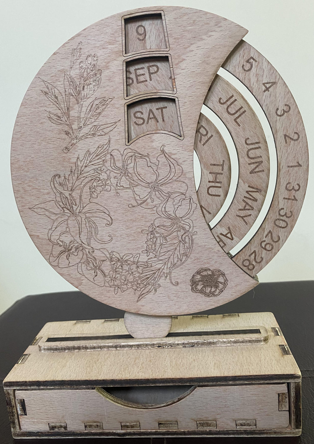 Infinity Calendar - wooden perpetual floating